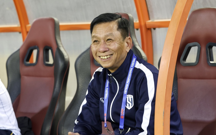 Vì sao HLV Văn Sỹ Sơn chọn cột mốc 28 điểm để SLNA trụ hạng?