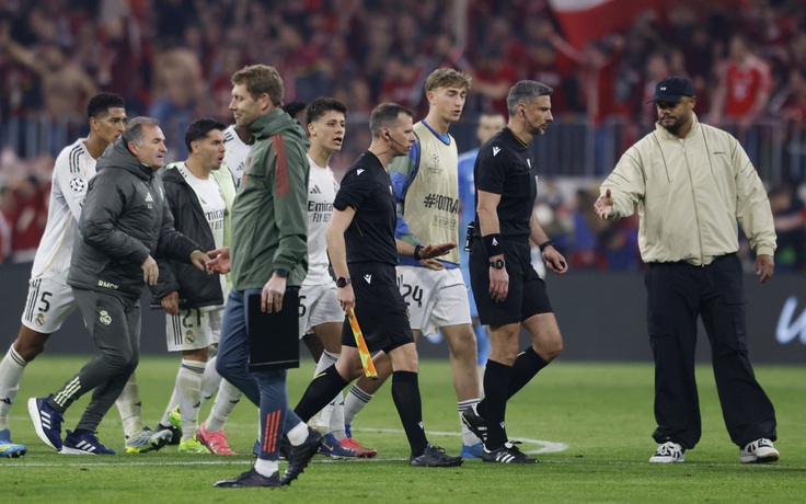 HLV Real Madrid và cầu thủ 'công kích' trọng tài dữ dội, Chủ tịch Perez làm điều hiếm gặp