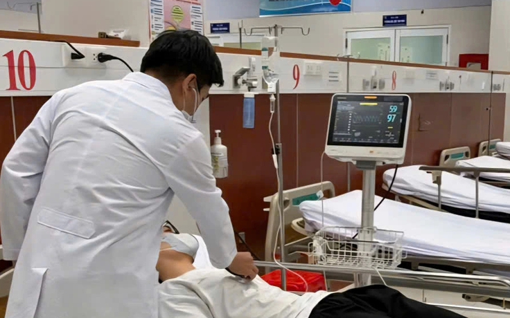 TP.HCM: 11 công nhân đi cấp cứu sau bữa ăn trưa