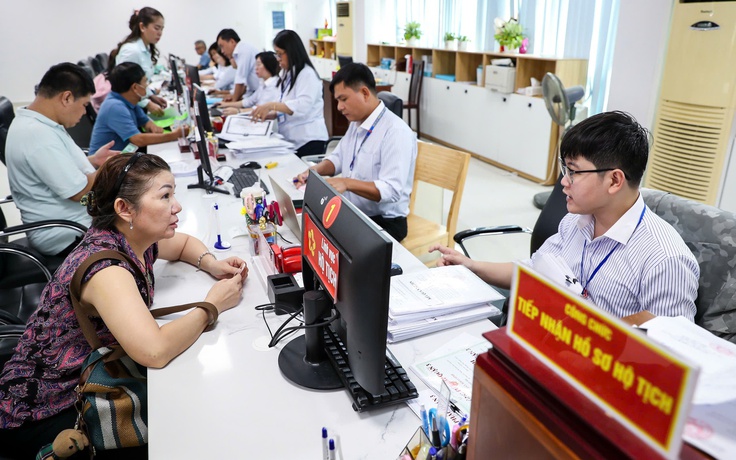 Chủ tịch UBND 112 phường, xã ở TP.HCM không chứng thực giao dịch tài sản