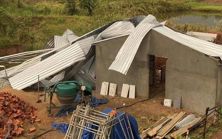 Lốc xoáy tại Gia Lai chiều 15.4, hơn 10 nhà bị tốc mái