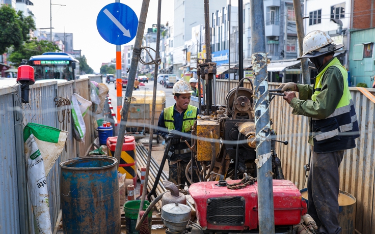 Thi công ga ngầm metro số 2 đường Cách Mạng Tháng 8: Đi sao tránh kẹt xe?