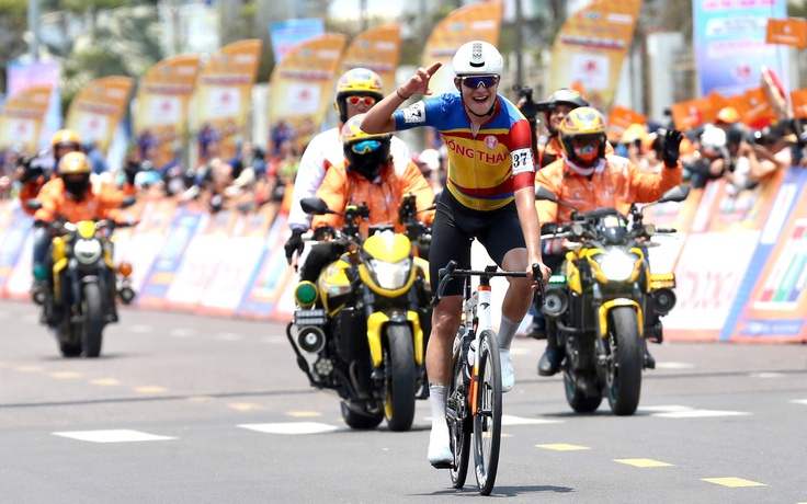 Tay đua Thụy Sĩ độc diễn giành chiến thắng chặng 12 Cúp xe đạp truyền hình TP.HCM