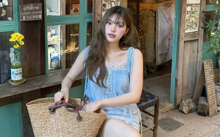 Nét điệu đà từ những chiếc áo thắt nơ vai