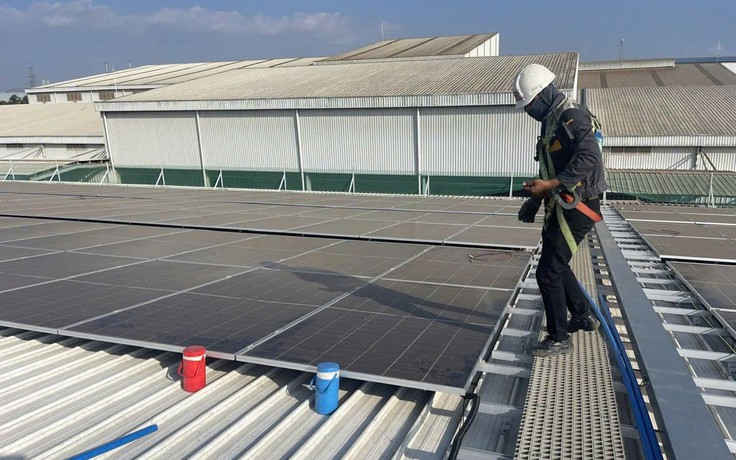 Áp lực cung ứng điện gia tăng do nắng nóng và giá dầu cao