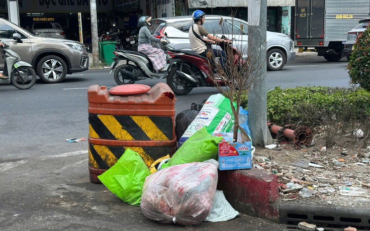 Rác tại giao lộ