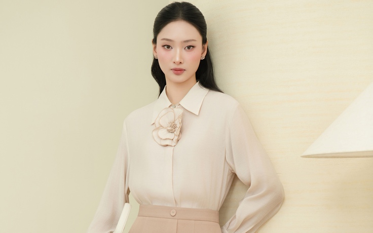 Tủ đồ của nàng công sở không thể thiếu áo sơ mi lụa trắng