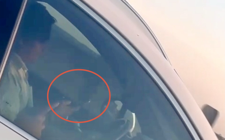 CSGT hóa trang trên cao tốc: Tài xế vừa dùng điện thoại đã bị ghi hình