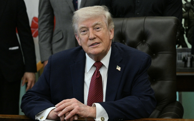 Eo biển Hormuz lại bị đóng, ông Trump tuyên bố không để Iran 'tống tiền'