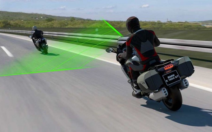 Tính năng Cruise Control trên xe máy hoạt động ra sao, khi nào nên sử dụng?