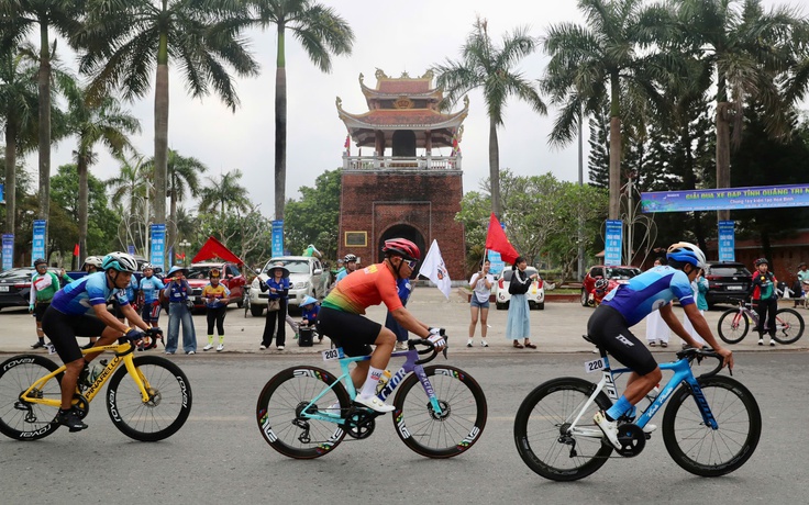 Sôi động cuộc đua xe đạp quanh Thành cổ