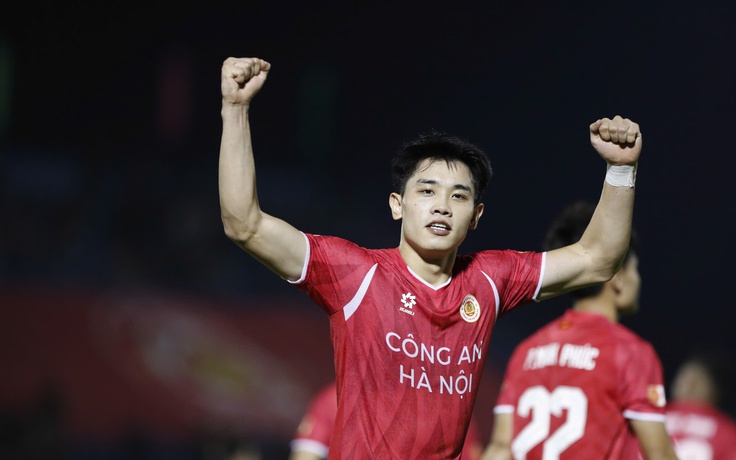 Đình Bắc lại ghi bàn, CLB CAHN nhấn chìm CLB CA TP.HCM: Chuyện gì xảy ra với HLV Huỳnh Đức?