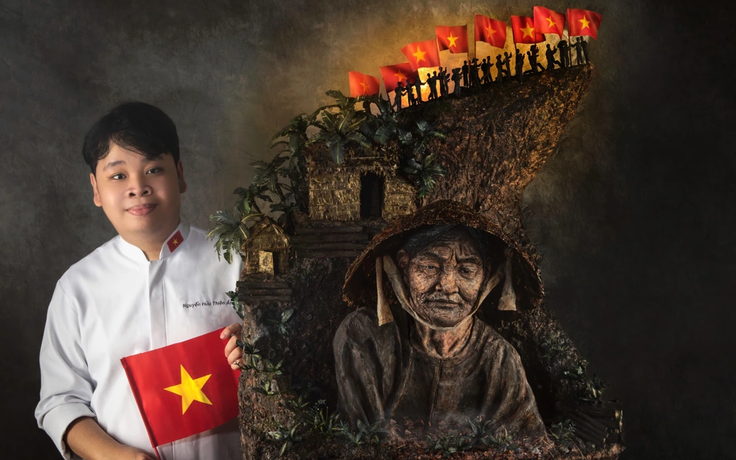 Bánh 'Việt Nam tinh hoa' cao hơn 1 m gây sốt trước thềm đại lễ 30.4