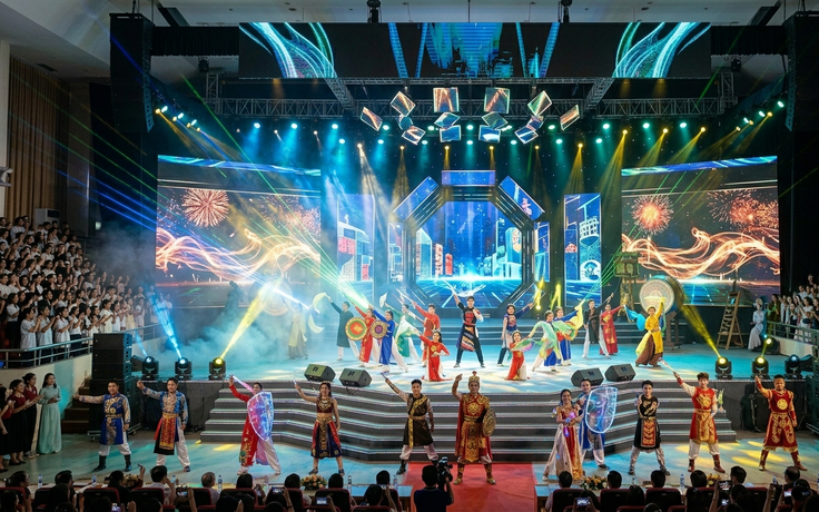 Có nên đầu tư cả chục triệu đồng cho một tiết mục văn nghệ của học sinh?