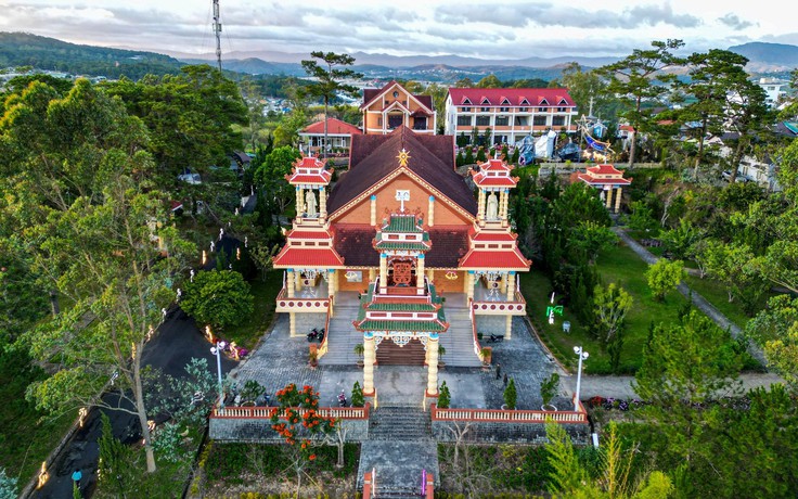Nhà thờ mang dáng dấp đình, chùa độc nhất vô nhị ở Đà Lạt