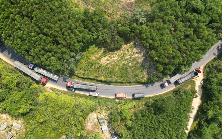 Nỗi lo xe đầu kéo trên quốc lộ 49 Huế: Thí điểm cấm xe vào ban ngày