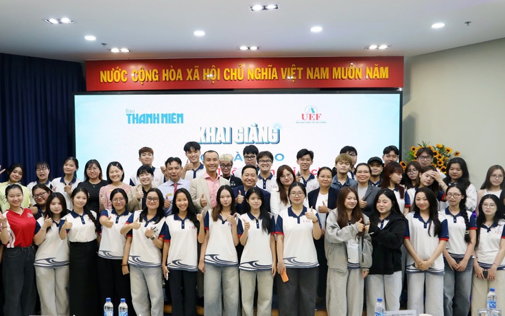 Thêm 133 sinh viên UEF đến Báo Thanh Niên học và thực hành 2 môn học