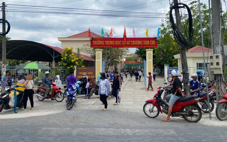 Xác minh thông tin thầy giáo dạy toán véo tai, đánh 17 học sinh lớp 7