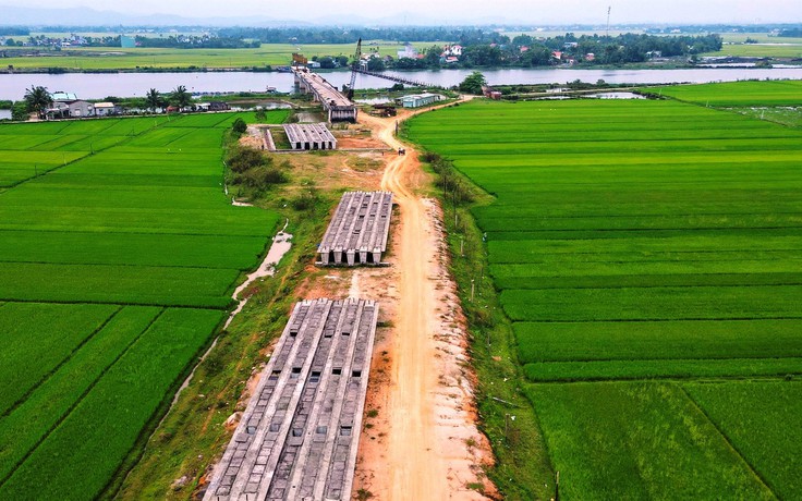 Cận cảnh cầu 220 tỉ đồng bắc qua sông Trường Giang 'treo' gần thập niên