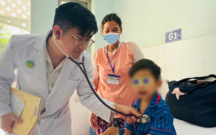 Bác sĩ Bệnh viện Nhi đồng 2 hỗ trợ viện phí, cứu bé bị tim bẩm sinh