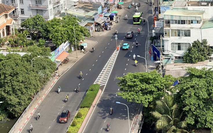 Vạch xương cá kênh hóa dòng xe là gì, đè lên bị phạt bao nhiêu?