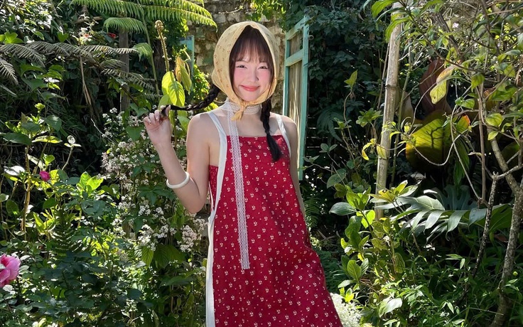 Vẻ đẹp quý phái khi phối trang phục cùng vòng tay đá