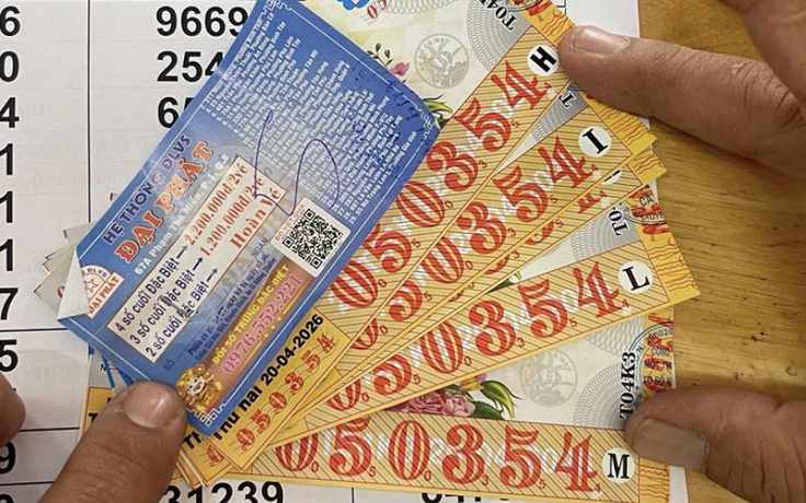 Người đàn ông ở TP.HCM trúng 10 tỉ xổ số miền Nam, đến đại lý đổi thưởng