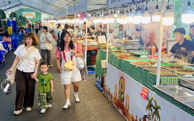 Lễ hội hơn 100 gian hàng ẩm thực giá từ 10.000 đồng ngay trung tâm TP.HCM