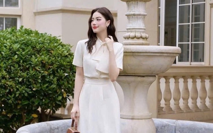 Đầm trắng xẻ tà mang chút dịu dàng pha lẫn nét quyến rũ