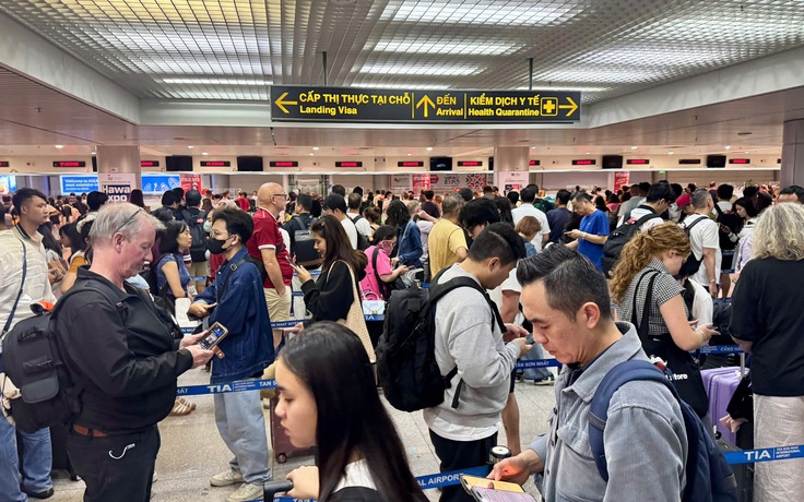 Khách nào nhập cảnh Tân Sơn Nhất bắt buộc phải khai thông tin trực tuyến?
