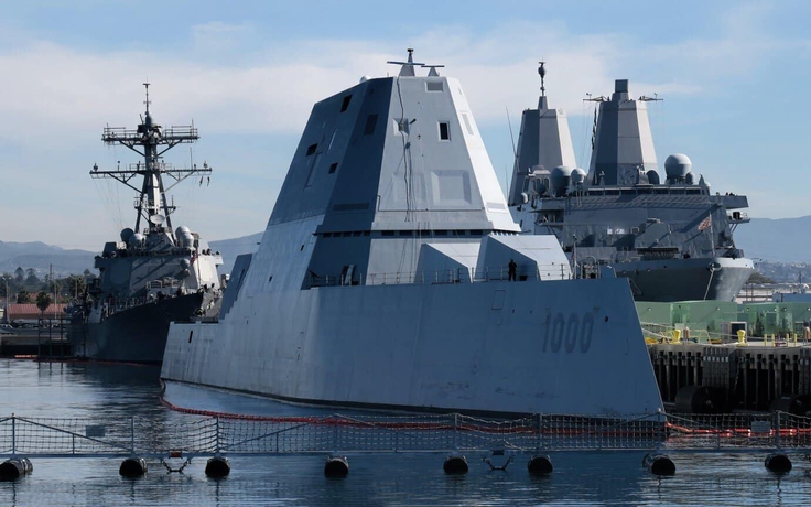 Siêu chiến hạm USS Zumwalt của Mỹ bị cháy