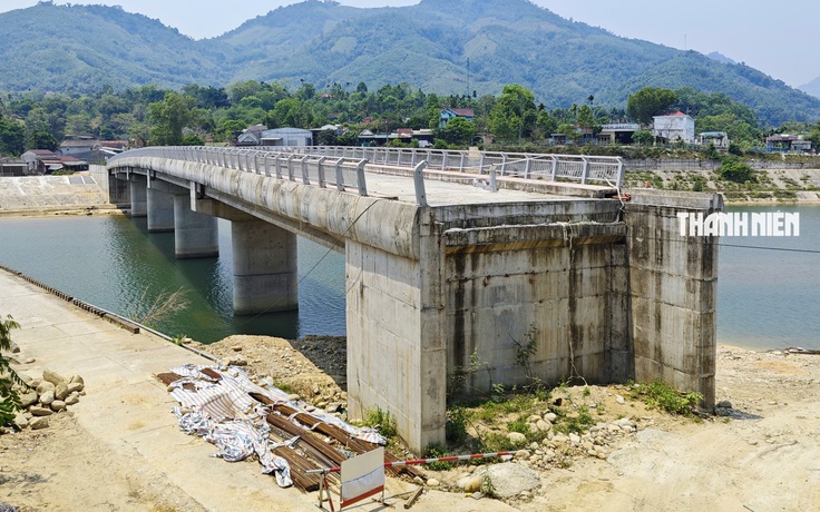 Cầu Sơn Mùa 79 tỉ đồng 'chờ đường dẫn' ở Quảng Ngãi: Đơn vị thi công nói gì?