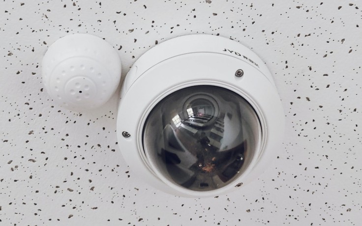 Bí mật phía sau 'mái vòm đen' trên camera an ninh