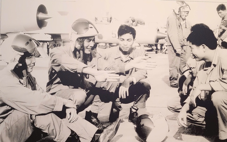 Nhớ 30.4 qua ảnh của nghệ sĩ Lâm Hồng Long, Đoàn Công Tính

