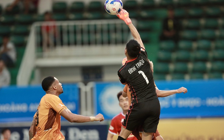 Đình Triệu cùng Trung Kiên hóa… ‘người nhện’, HAGL bị Hải Phòng chia điểm đầy tiếc nuối