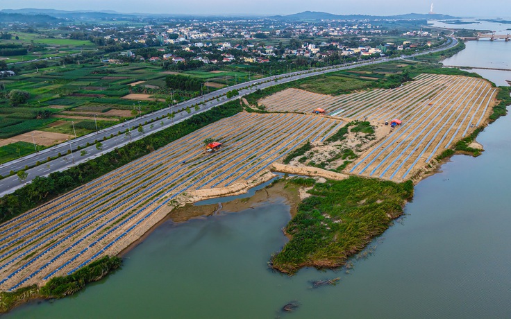 Mưu sinh trên sông Trà: Đời nông dân 'du mục'