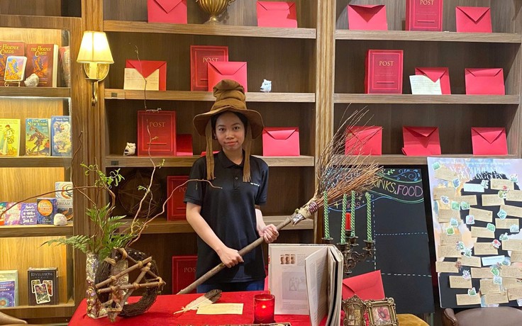 Bạn trẻ rủ nhau lạc vào thế giới phù thủy với quán cà phê 'chuẩn Harry Potter'