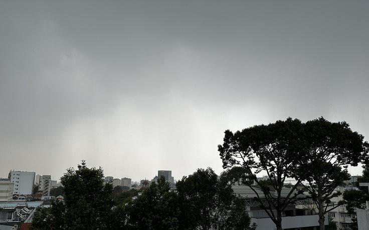 TP.HCM và miền Đông có mưa vàng giải nhiệt; nắng nóng cục bộ còn kéo dài