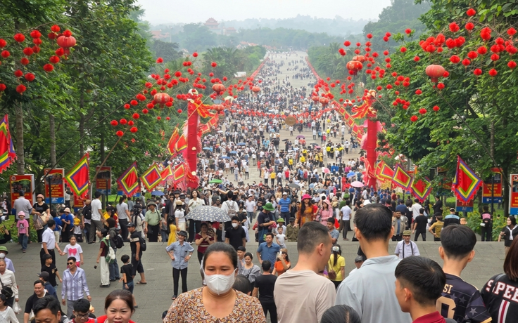 4 triệu lượt người đổ về Đền Hùng Giỗ tổ Hùng Vương