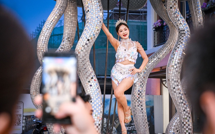 Cát Bà bùng nổ phố đêm