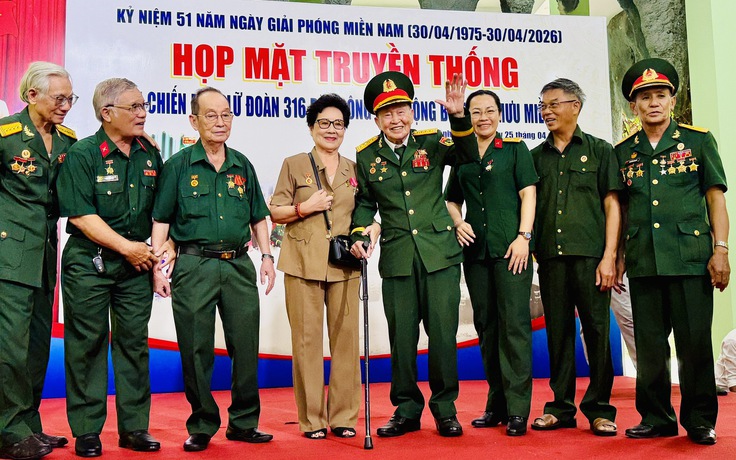 Hàng trăm cựu chiến binh họp mặt truyền thống cùng nhà tình báo huyền thoại Tư Cang