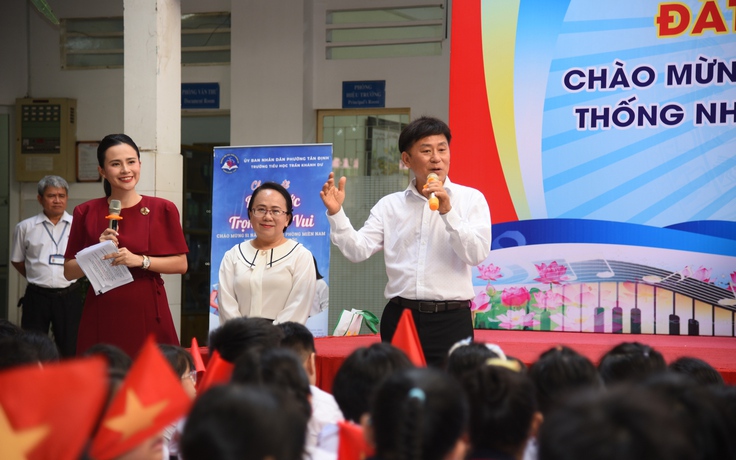 Bồi đắp lòng yêu nước cho học trò từ những điều bình dị