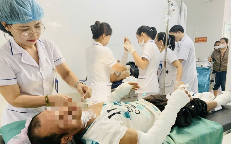 Dùng bình gas thui thịt chó, hai người bị bỏng nặng