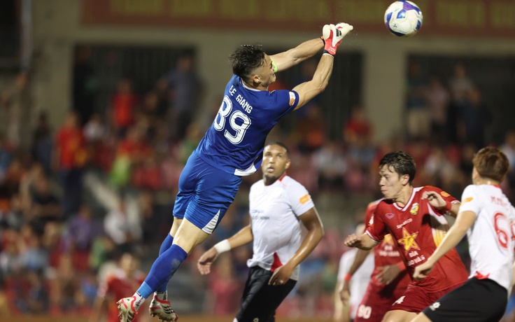 CLB CA TP.HCM khởi sắc đúng lúc để tăng tốc