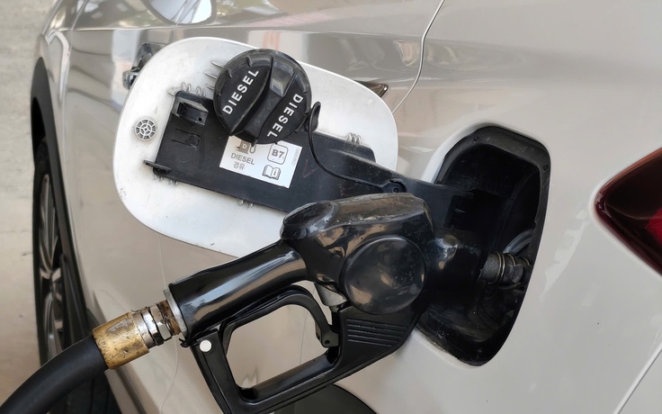 Giá xăng dầu hôm nay 28.4.2026: Xăng trong nước điều chỉnh trước lễ thế nào?