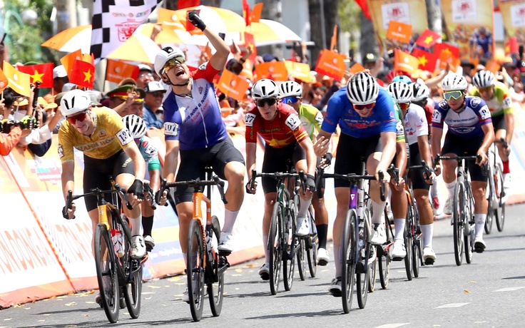 Cú đẩy xe đẳng cấp mang về chiến thắng ngoạn mục cho tay đua người New Zealand