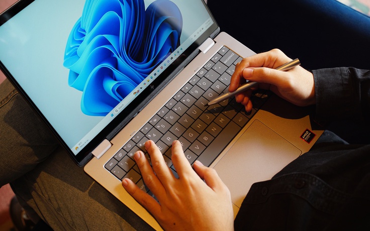 Chân dung chiếc laptop cho những ý tưởng không cố định trên bàn làm việc