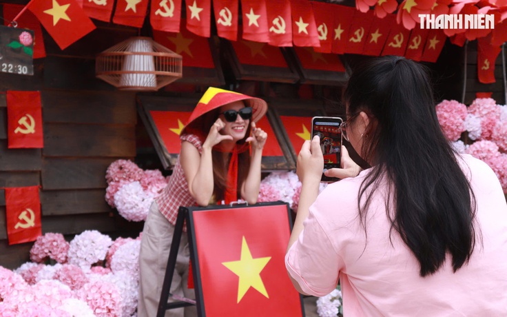 3 quán cà phê trang trí lễ 30.4 ở TP.HCM hút khách check-in