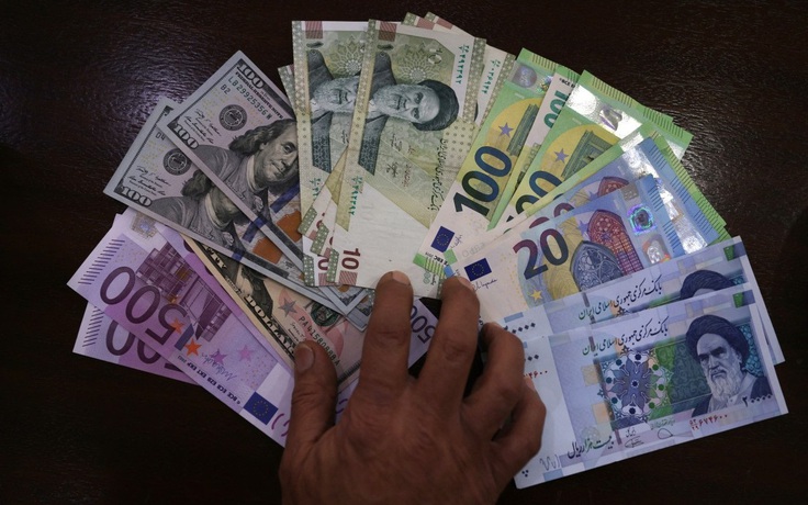 Tiền rial của Iran mất giá kỷ lục so với USD