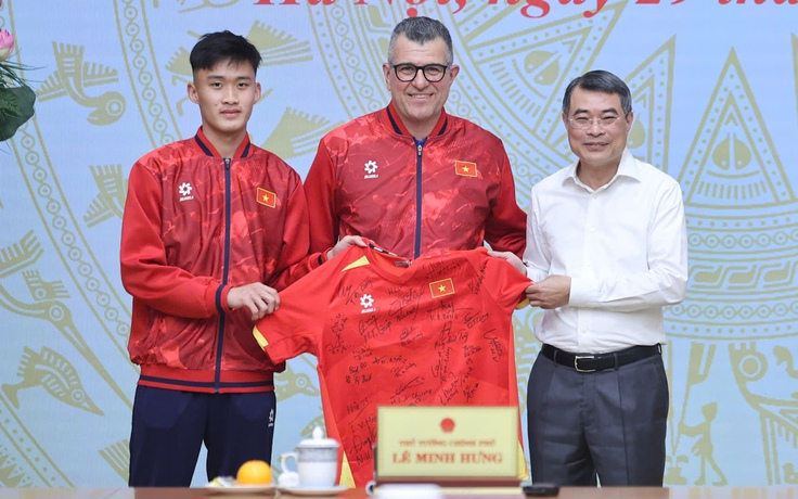 Thủ tướng Lê Minh Hưng gặp mặt, chúc mừng U.17 Việt Nam: ‘Mong đội giành những chiến thắng lớn hơn’